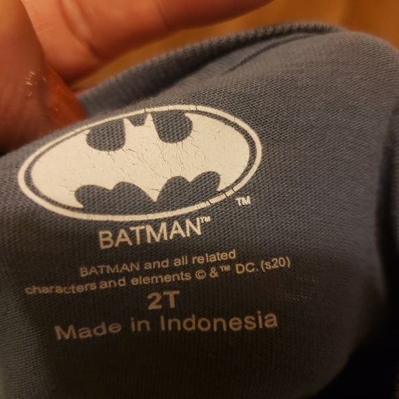BATMAN Short Sleeved T-Shirt BLUE Toddler Boys size 2T Distressed - Picture 3 of 3